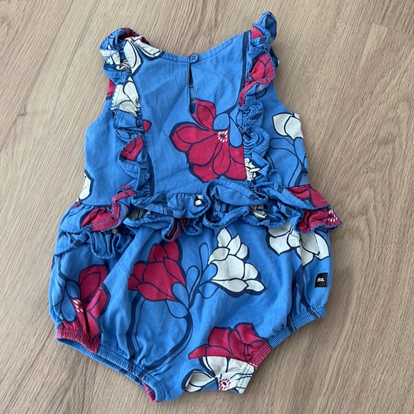 Tea collection 6-9 month ruffle onesie - Picture 2 of 3
